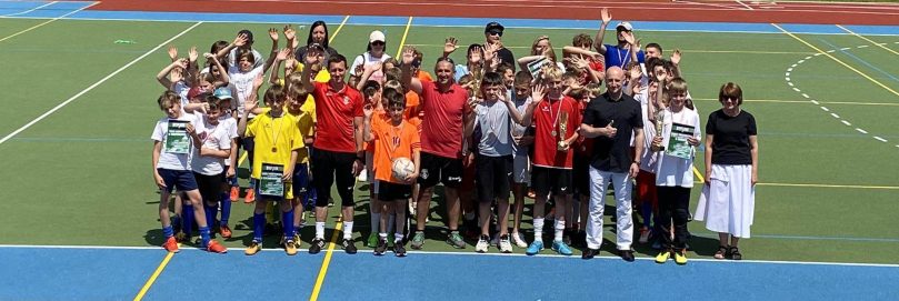 Zwycięstwo w Pierwszym turnieju piłkarskim szkół o Puchar Burmistrza „Szczęśliwa 13-stka”!